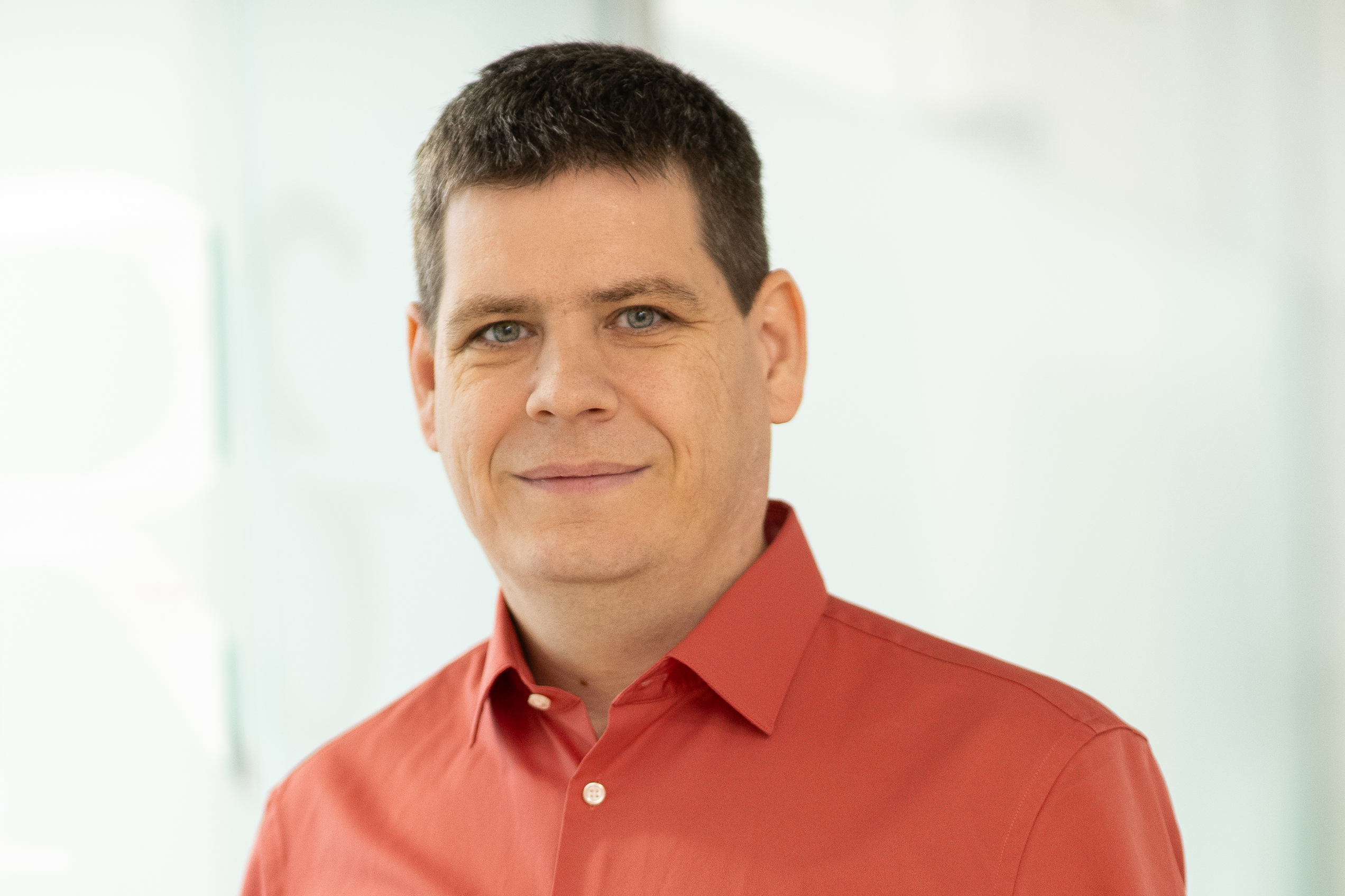 VINCZE GÁBOR, ÜGYVEZETŐ